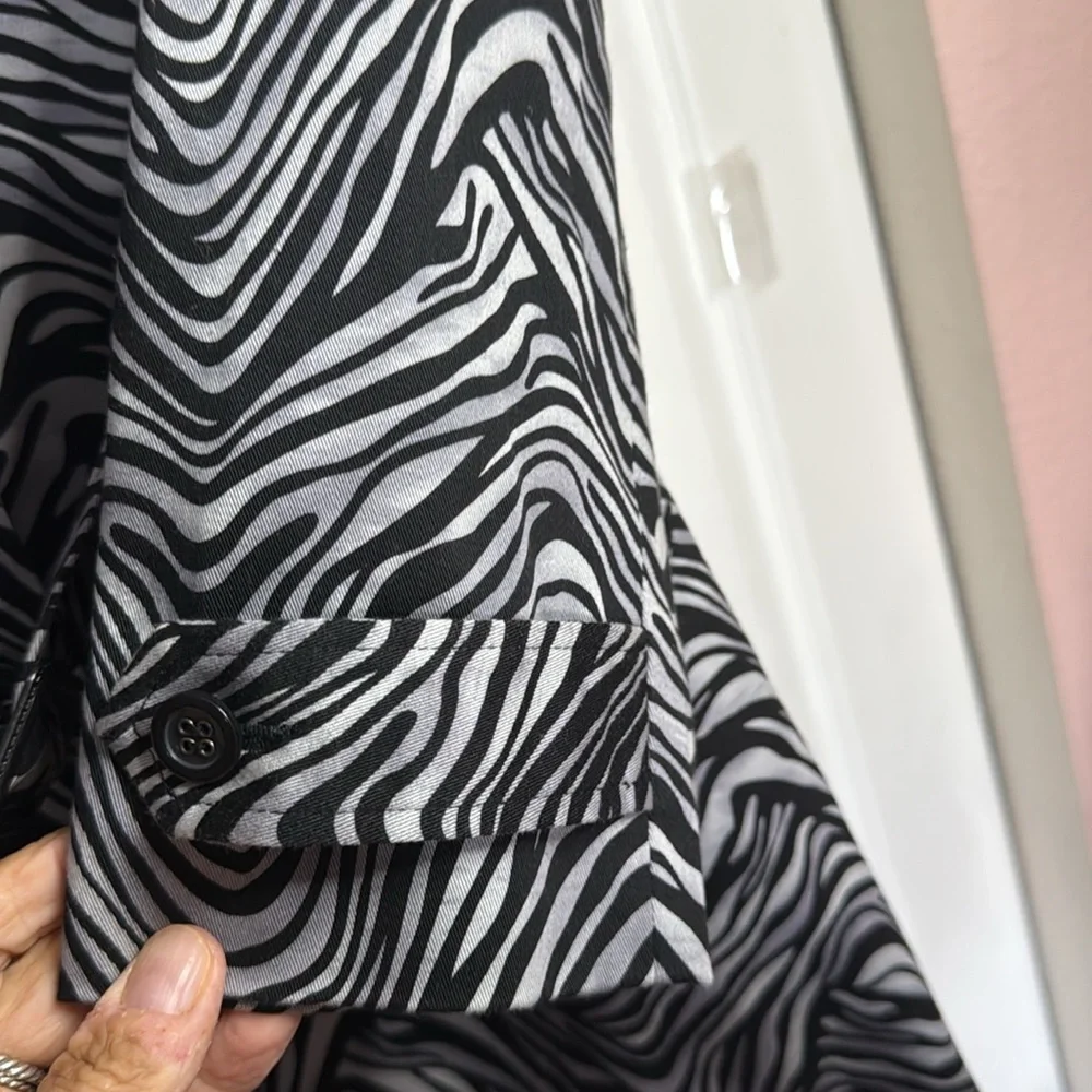 Stylish Julie Mitchell Zebra Print Women's Coat size XL petite